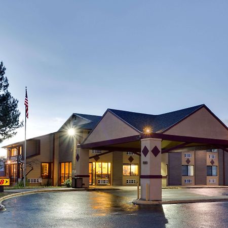 Super 8 By Wyndham Denver Stapleton Экстерьер фото