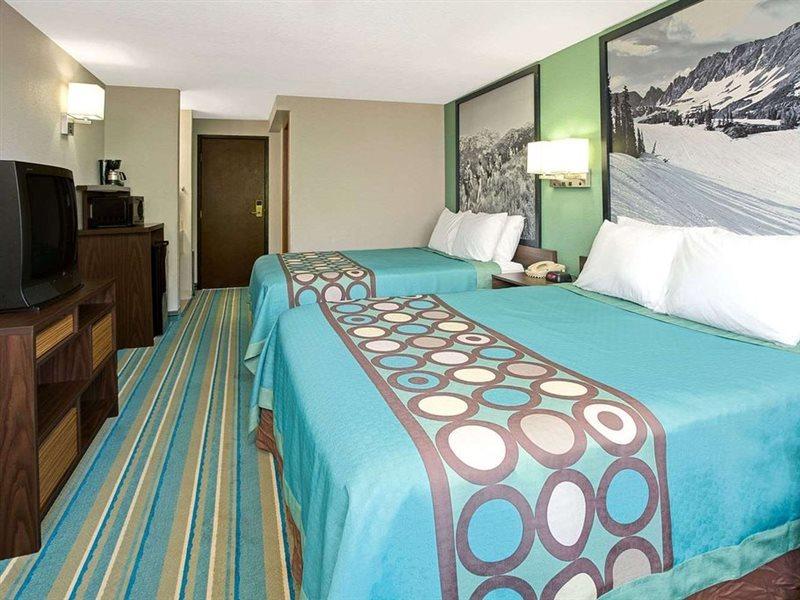 Super 8 By Wyndham Denver Stapleton Экстерьер фото
